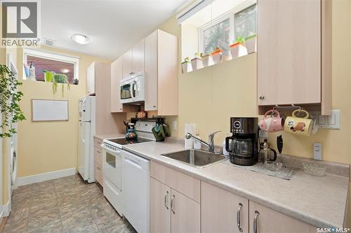 916 Temperance Street, Saskatoon, SK - Indoor Photo Showing Kitchen