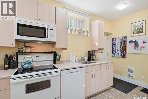 916 Temperance Street, Saskatoon, SK - Indoor Photo Showing Kitchen