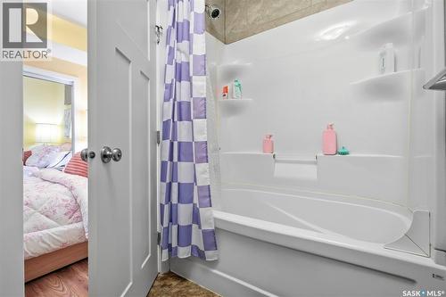 916 Temperance Street, Saskatoon, SK - Indoor Photo Showing Bathroom