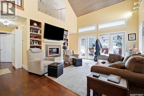 916 Temperance Street, Saskatoon, SK - Indoor Photo Showing Living Room With Fireplace