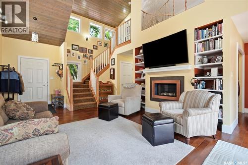 916 Temperance Street, Saskatoon, SK - Indoor Photo Showing Living Room With Fireplace