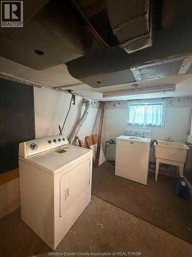 1058 Moy, Windsor, ON - Indoor Photo Showing Laundry Room