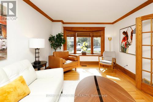 266 London Street S, Hamilton, ON - Indoor Photo Showing Living Room