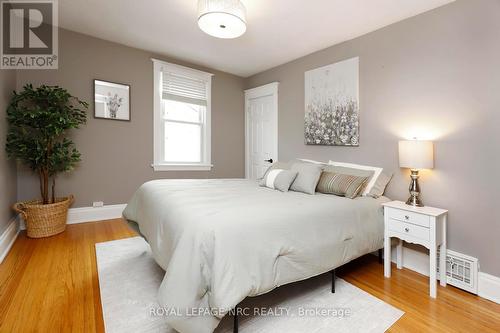 266 London Street S, Hamilton, ON - Indoor Photo Showing Bedroom