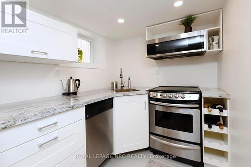 266 London Street S, Hamilton, ON - Indoor Photo Showing Kitchen