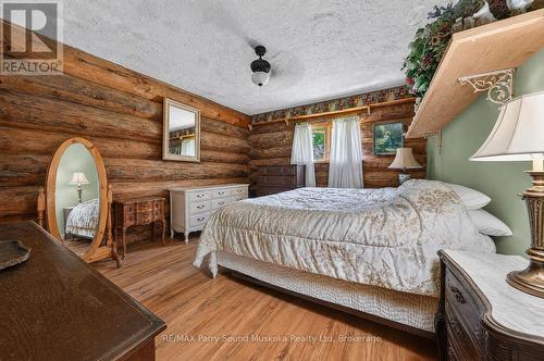 1011 Orange Lodge Road, Muskoka Lakes (Medora), ON - Indoor Photo Showing Bedroom