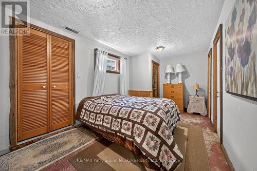 1011 Orange Lodge Road, Muskoka Lakes (Medora), ON - Indoor Photo Showing Bedroom