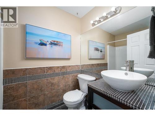 110 Wyndham Crescent, Kelowna, BC - Indoor Photo Showing Bathroom