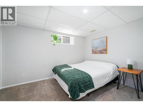 110 Wyndham Crescent, Kelowna, BC - Indoor Photo Showing Bedroom