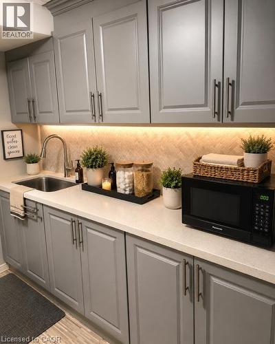 143 Grenfell Place, London, ON - Indoor Photo Showing Kitchen