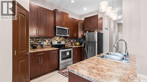 110 S Avenue S, Saskatoon, SK - Indoor Photo Showing Kitchen With Double Sink With Upgraded Kitchen