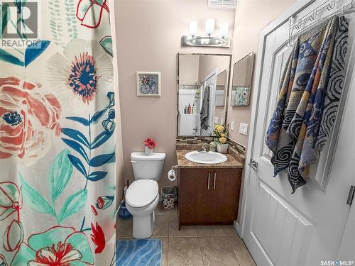 110 S Avenue S, Saskatoon, SK - Indoor Photo Showing Bathroom