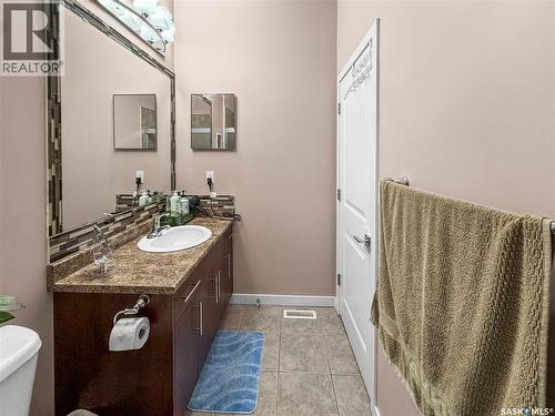 110 S Avenue S, Saskatoon, SK - Indoor Photo Showing Bathroom