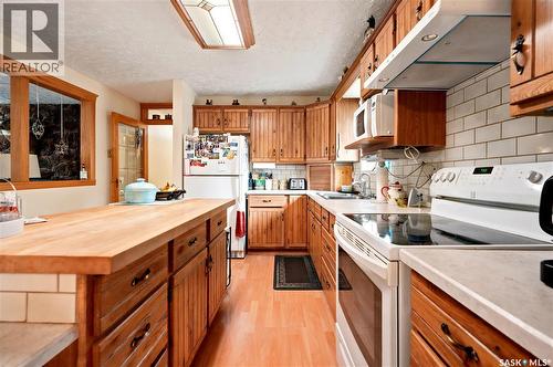 4 Pine Street, Katepwa Beach, SK - Indoor Photo Showing Kitchen
