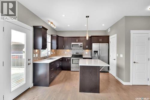 524 Maple Crescent, Warman, SK - Indoor Photo Showing Kitchen With Upgraded Kitchen