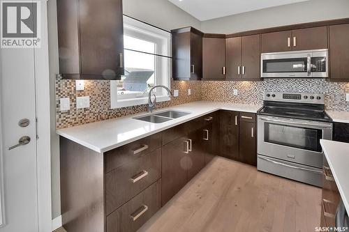 524 Maple Crescent, Warman, SK - Indoor Photo Showing Kitchen With Double Sink With Upgraded Kitchen