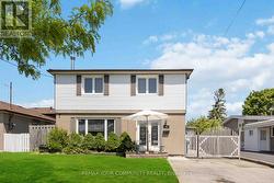 62 SECROFT CRESCENT Toronto, ON M3N 1R6