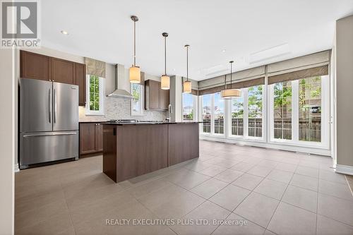 1 Sunset Way, Thorold, ON - Indoor Photo Showing Kitchen With Upgraded Kitchen