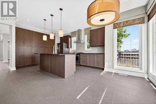 1 Sunset Way, Thorold, ON - Indoor Photo Showing Kitchen With Upgraded Kitchen