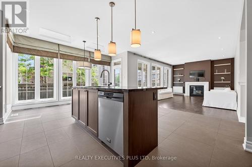 1 Sunset Way, Thorold, ON - Indoor Photo Showing Kitchen With Upgraded Kitchen