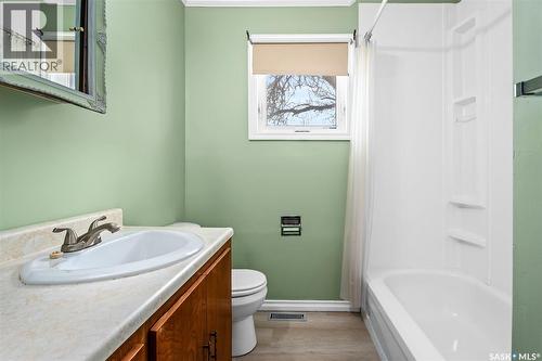 89 Daisy Crescent, Moose Jaw, SK - Indoor Photo Showing Bathroom