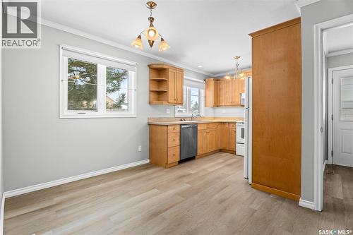 89 Daisy Crescent, Moose Jaw, SK - Indoor Photo Showing Kitchen With Double Sink