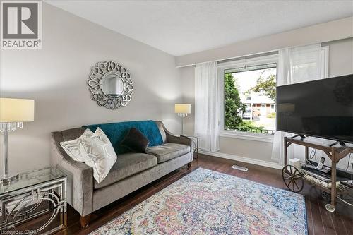 45 Arrowhead Crescent, Kitchener, ON - Indoor Photo Showing Living Room