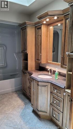 138 Hampton, Windsor, ON - Indoor Photo Showing Bathroom