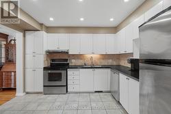 Spacious well appointed kitchen - 