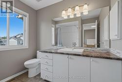 Primary features a 4 piece en suite - 
