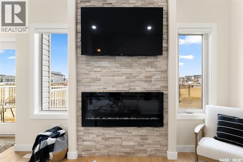 595 Cockcroft Court, Saskatoon, SK - Indoor Photo Showing Living Room With Fireplace