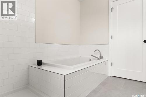 595 Cockcroft Court, Saskatoon, SK - Indoor Photo Showing Bathroom