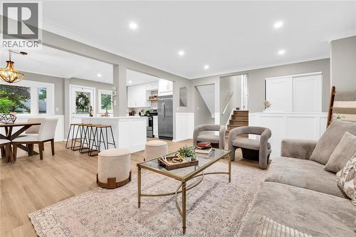 465 Greendale Drive, Windsor, ON - Indoor Photo Showing Living Room