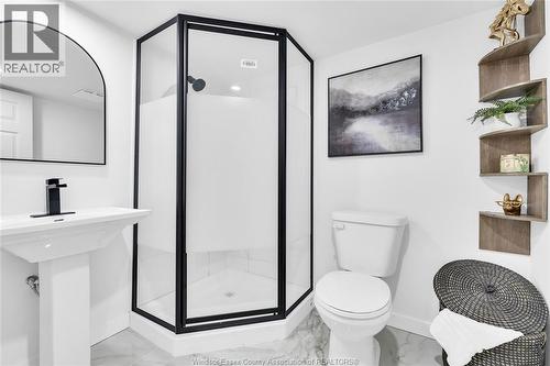 465 Greendale Drive, Windsor, ON - Indoor Photo Showing Bathroom