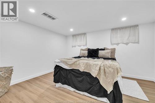 465 Greendale Drive, Windsor, ON - Indoor Photo Showing Bedroom