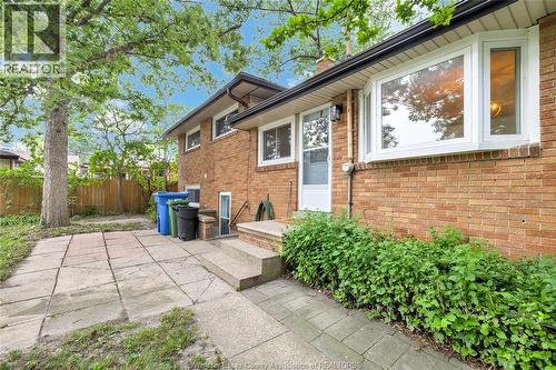 465 Greendale Drive, Windsor, ON - Outdoor With Exterior