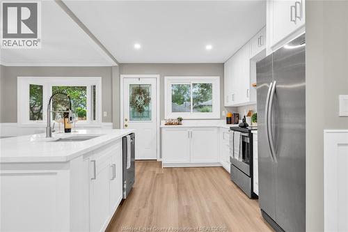 465 Greendale Drive, Windsor, ON - Indoor Photo Showing Kitchen