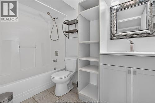 828 Michael Drive, Tecumseh, ON - Indoor Photo Showing Bathroom