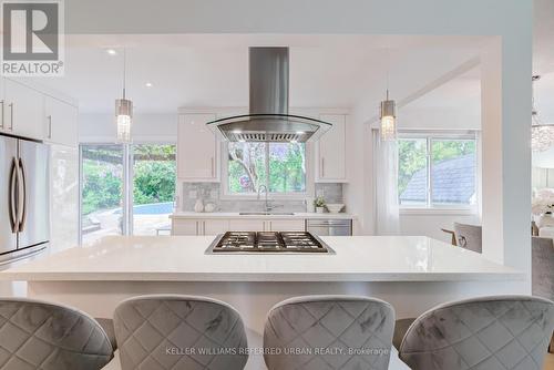 5171 Mulberry Drive, Burlington, ON - Indoor Photo Showing Kitchen With Upgraded Kitchen