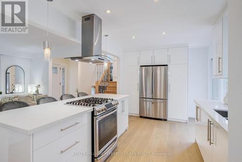 5171 Mulberry Drive, Burlington, ON - Indoor Photo Showing Kitchen With Upgraded Kitchen