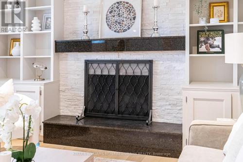 5171 Mulberry Drive, Burlington, ON - Indoor Photo Showing Other Room