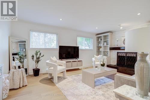5171 Mulberry Drive, Burlington, ON - Indoor Photo Showing Living Room