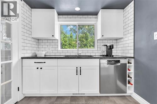 4024 Longfellow, Windsor, ON - Indoor Photo Showing Kitchen