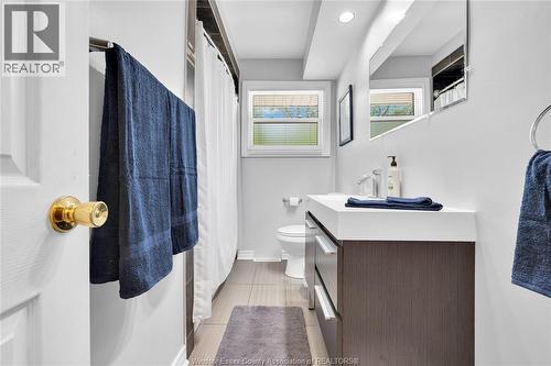 4024 Longfellow, Windsor, ON - Indoor Photo Showing Bathroom