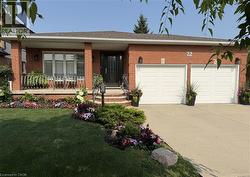 32 HIGHBURY Drive Stoney Creek, ON L8J 2T4