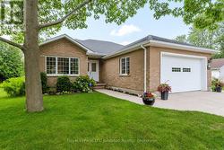 103 GRENVILLE STREET N Saugeen Shores, ON N0H 2L0