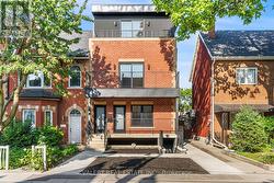 2ND FLOOR - 131 DOVERCOURT ROAD Toronto, ON M6J 3C5