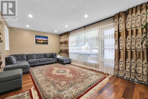 41 - 3520 Downpatrick Road, Ottawa, ON - Indoor Photo Showing Living Room