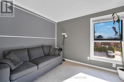 41 - 3520 Downpatrick Road, Ottawa, ON - Indoor Photo Showing Living Room