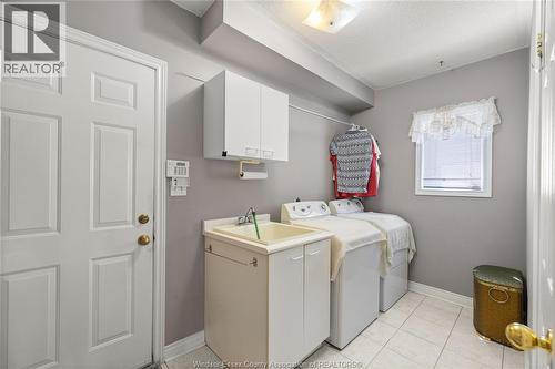 965 Greenpark, Windsor, ON - Indoor Photo Showing Laundry Room